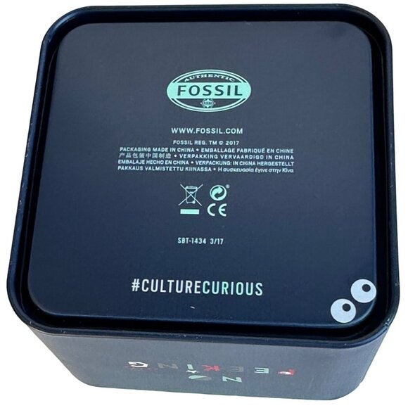 2017 Christmas Holiday Fossil Watch Holder ONLY Metal Tin Box Cases 2.75" Tall - Picture 7 of 15